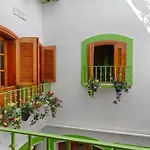 Hostel Charming *